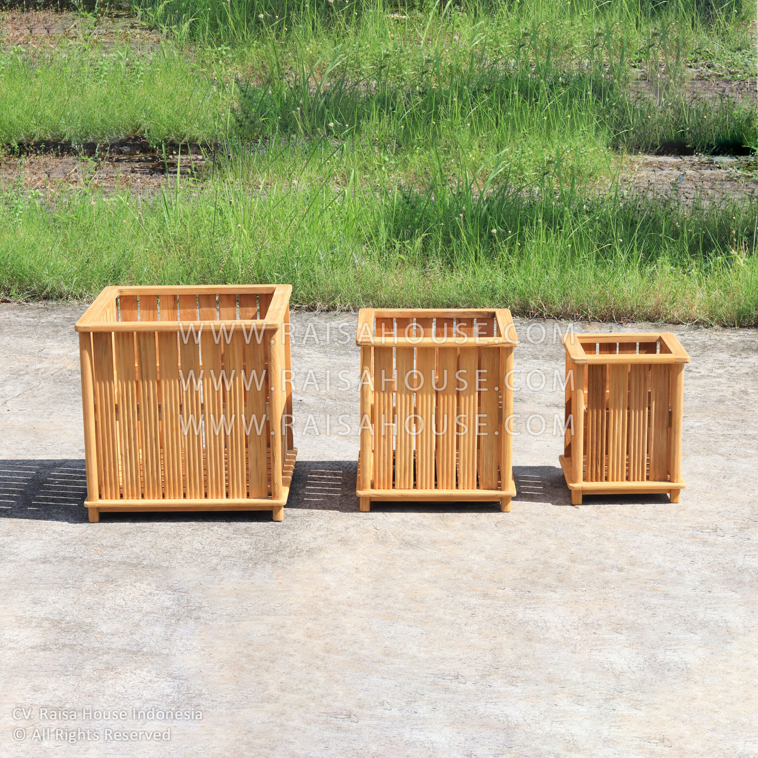 Karl teak wood planters set made by an Indonesian furniture manufacturer, ideal for outdoor gardens, patios or commercial landscaping.